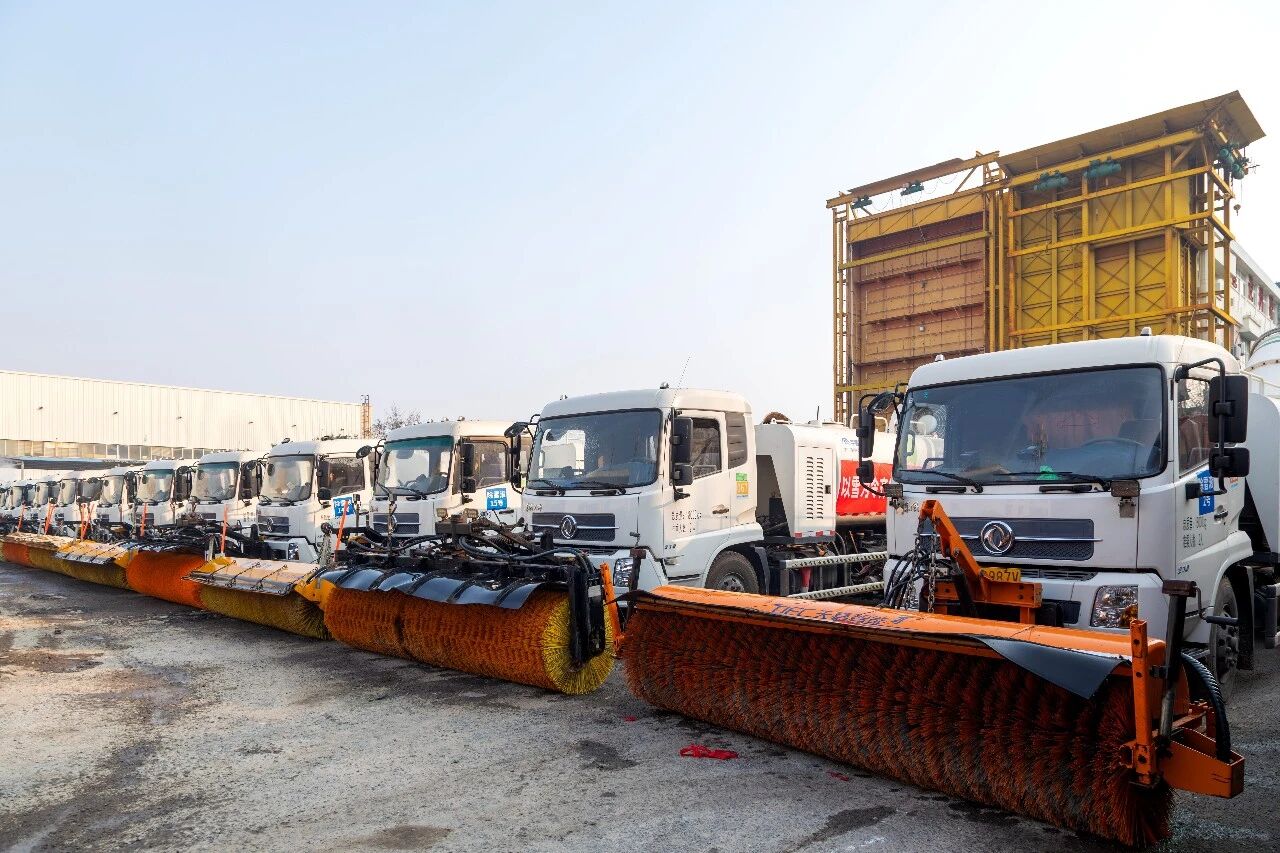 匠心服务 | 风雪中的城市守护者，城发城服以精准备战护城市畅通