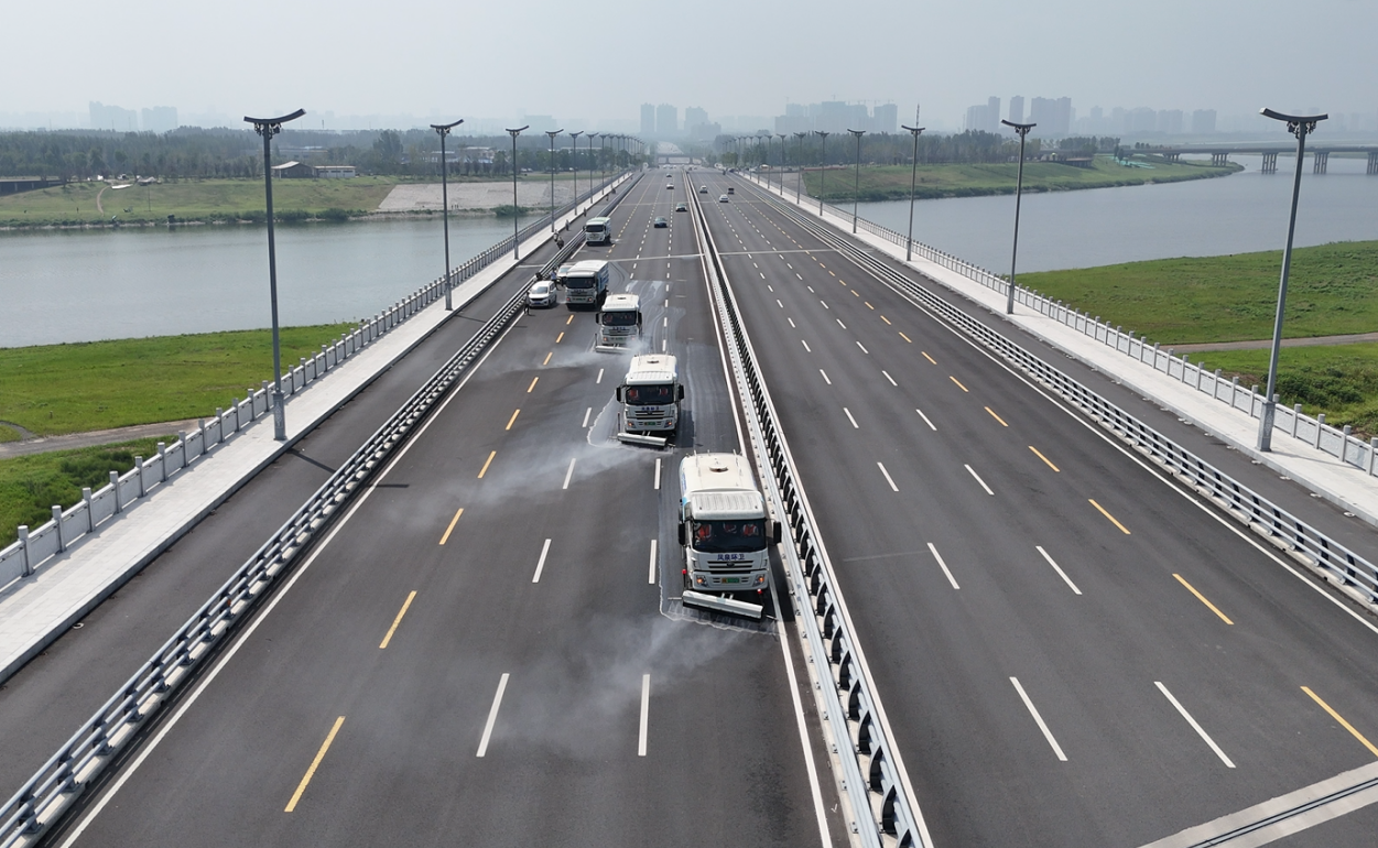 科技引领 | 以设备升级促转型,凤泉区探索绿色环卫新模式